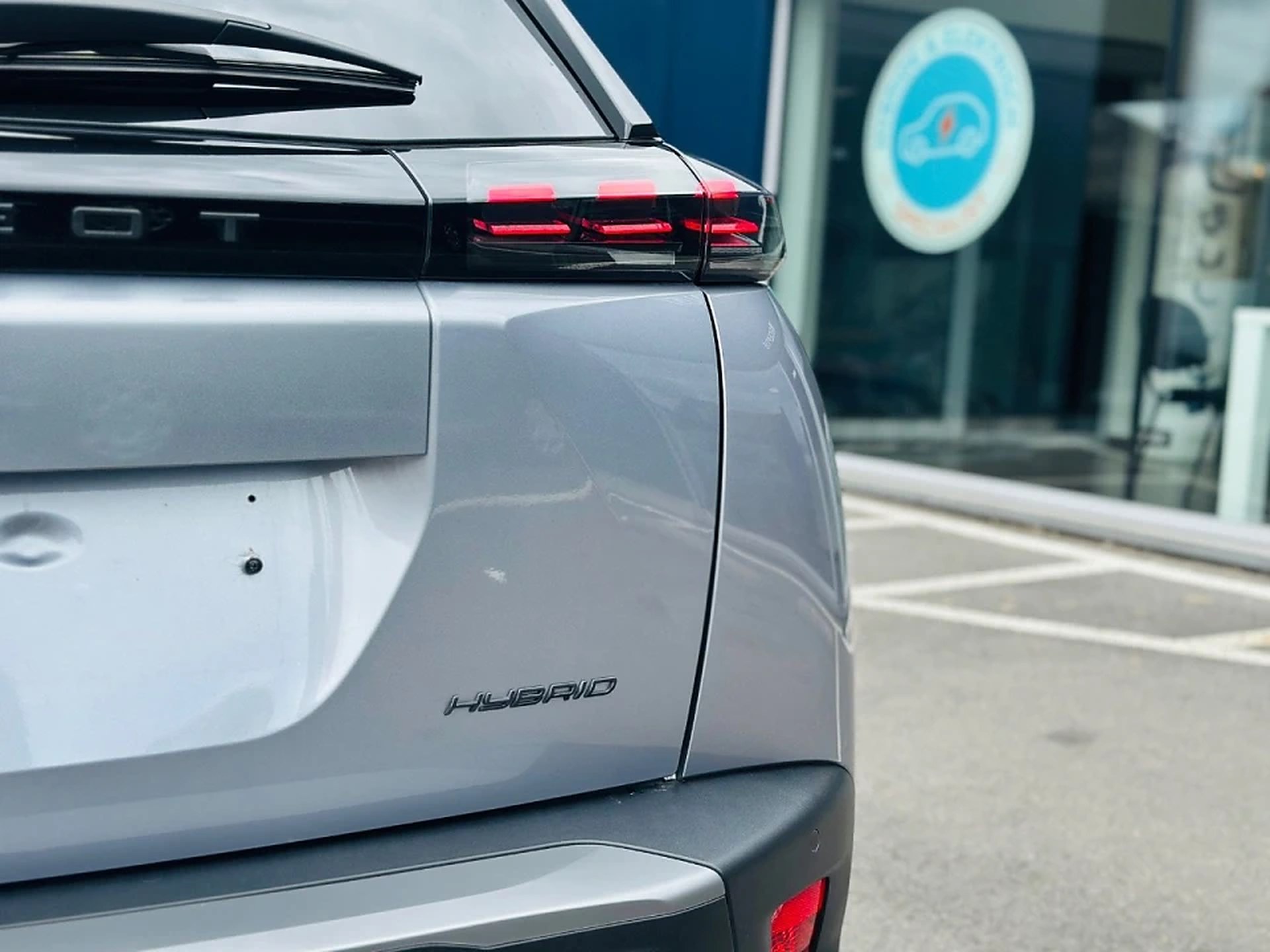 Peugeot 2008 Allure Mild Hybrid, foto 4